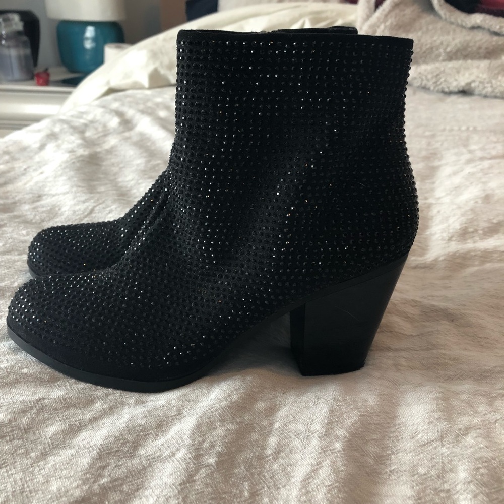 Black, sparkled boots